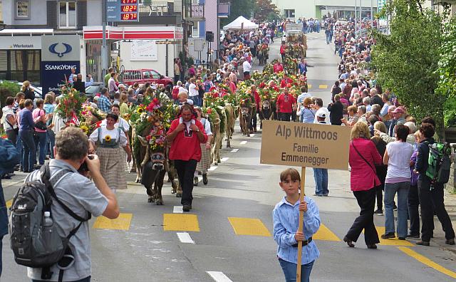 Farmers family arriving