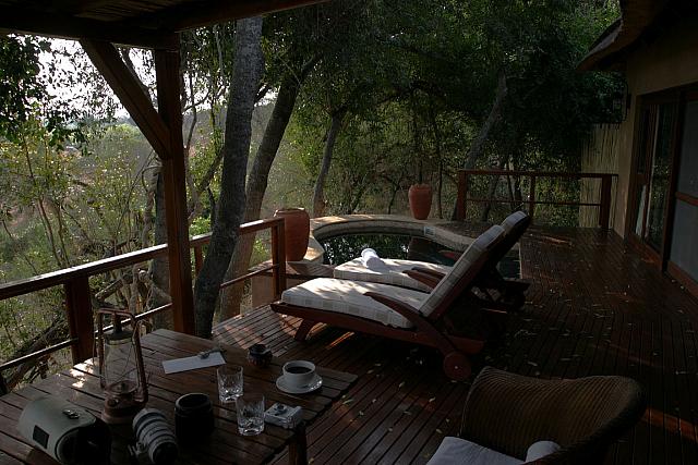 Tinga private game viewing deck