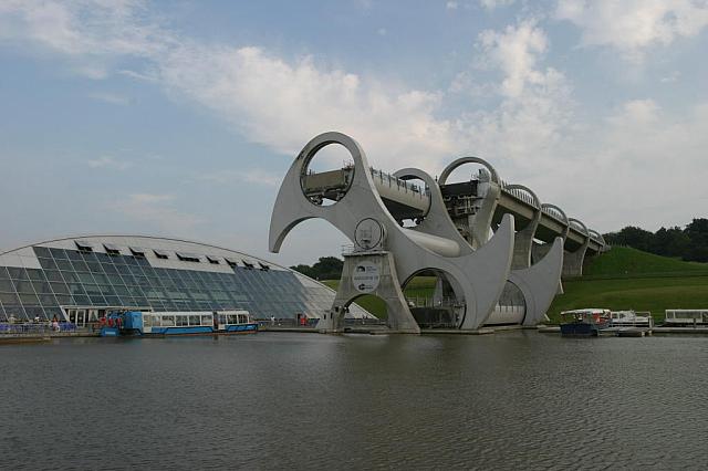 Boat lift between Glasgow and Edinburgh